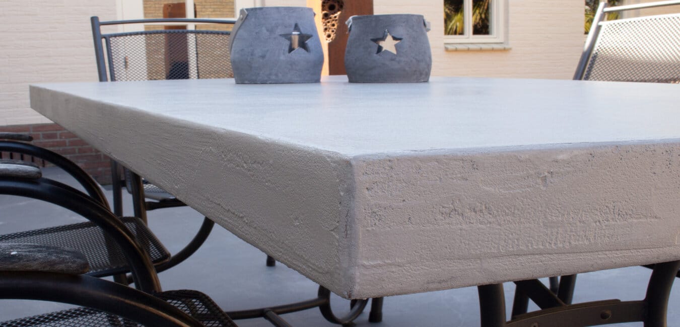 betonlook-tafel-buiten
